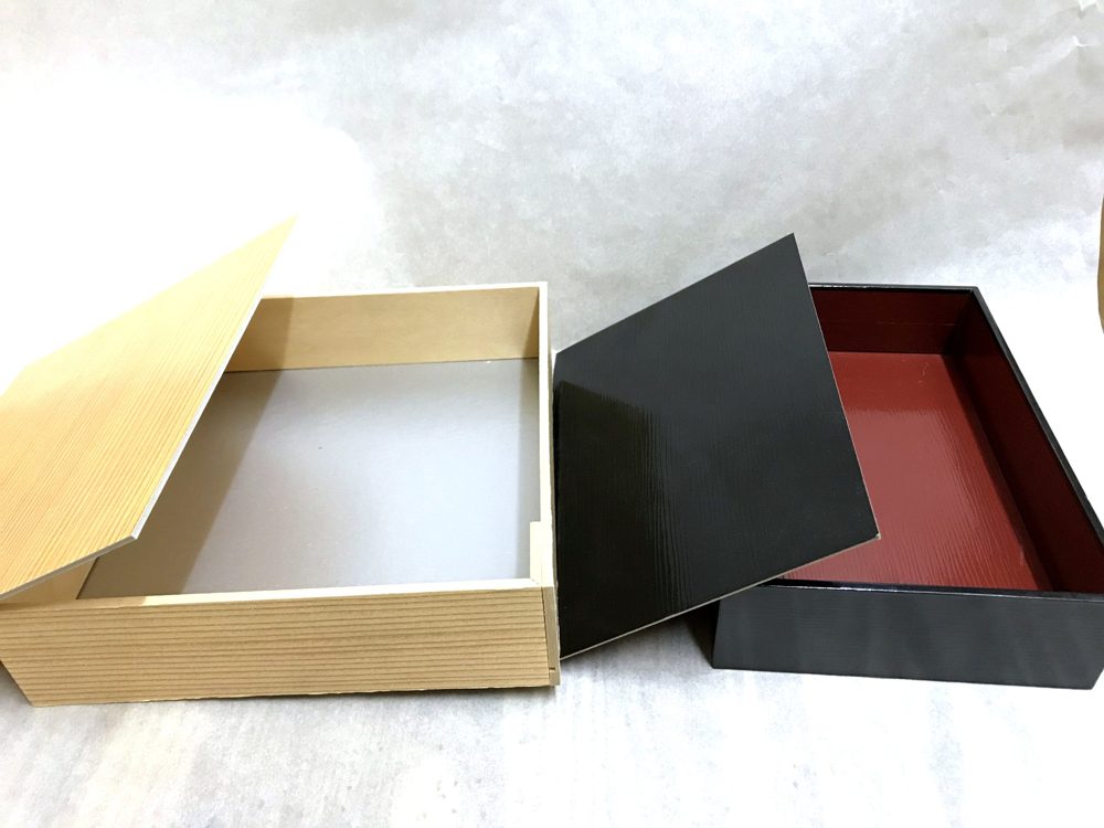 木目調と黒・朱塗り風の折箱